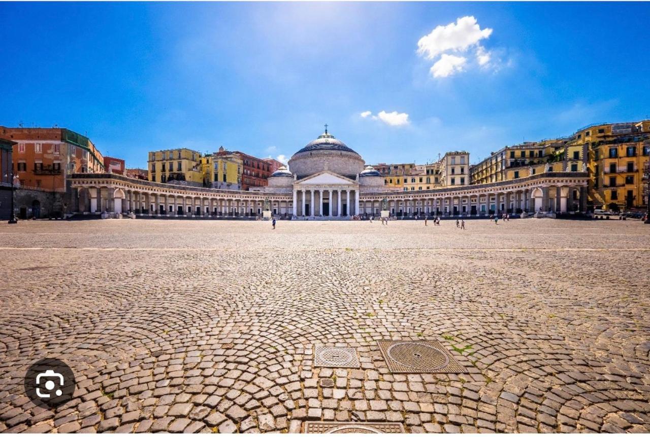 Apartamento La Casa Di Sarah Aspetta Voi Nápoles Exterior foto