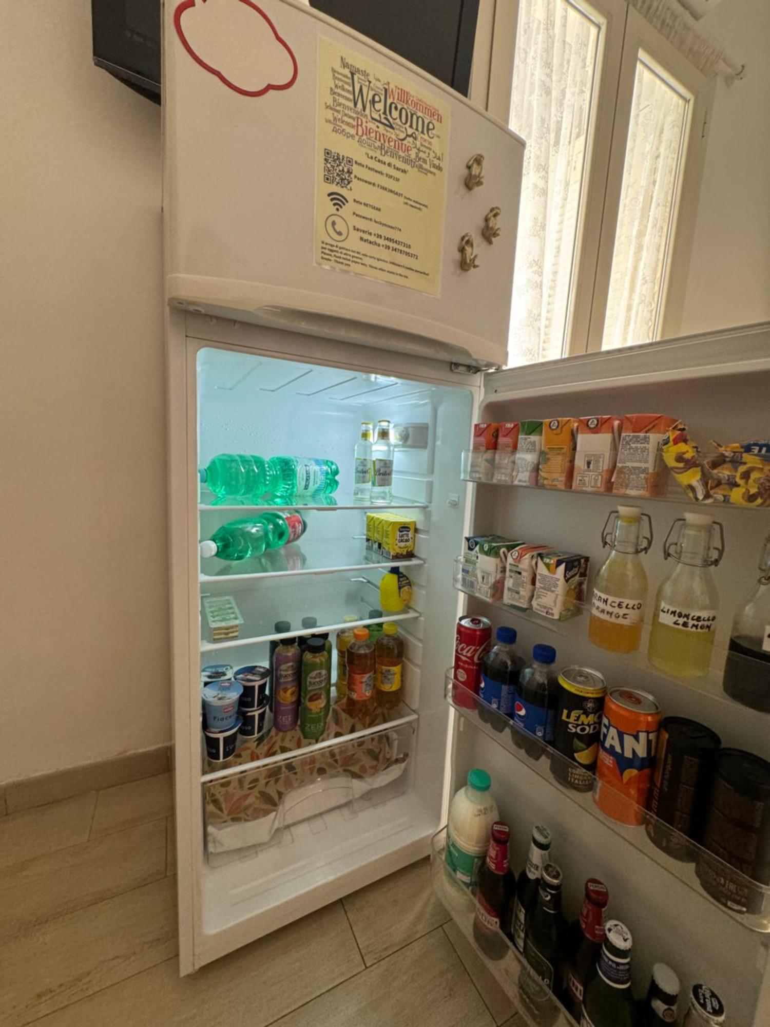 Apartamento La Casa Di Sarah Aspetta Voi Nápoles Exterior foto