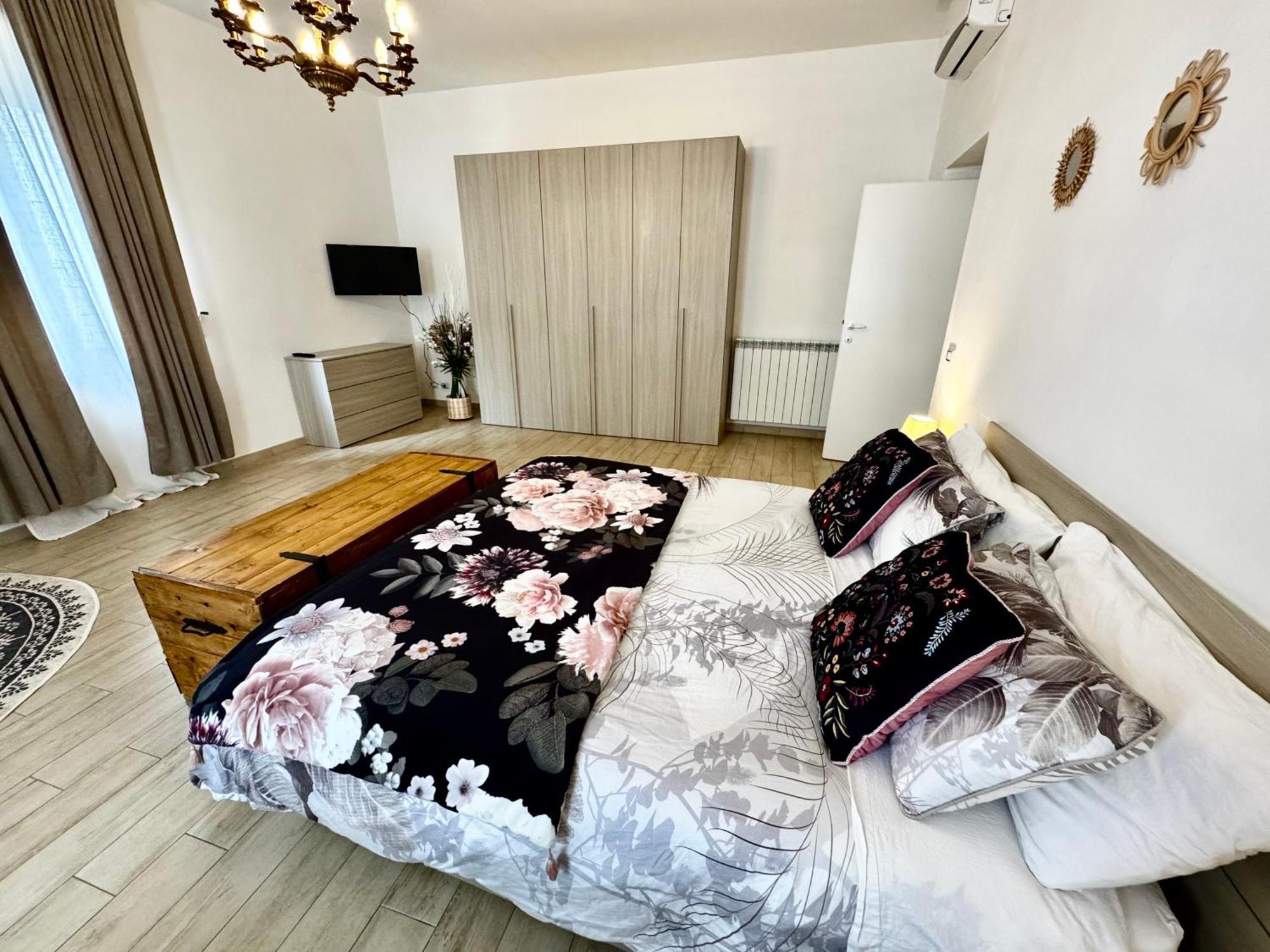 Apartamento La Casa Di Sarah Aspetta Voi Nápoles Exterior foto