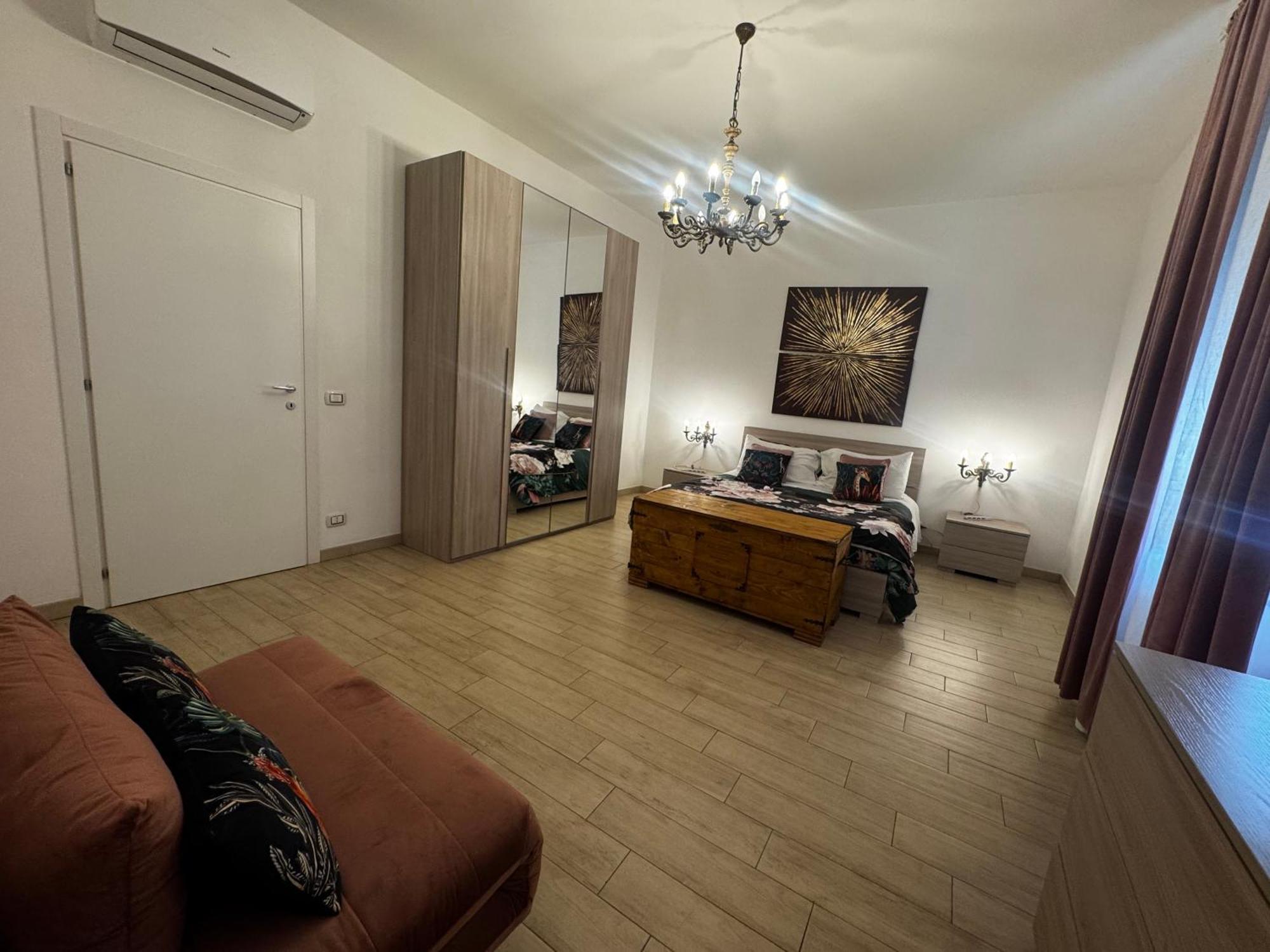 Apartamento La Casa Di Sarah Aspetta Voi Nápoles Exterior foto