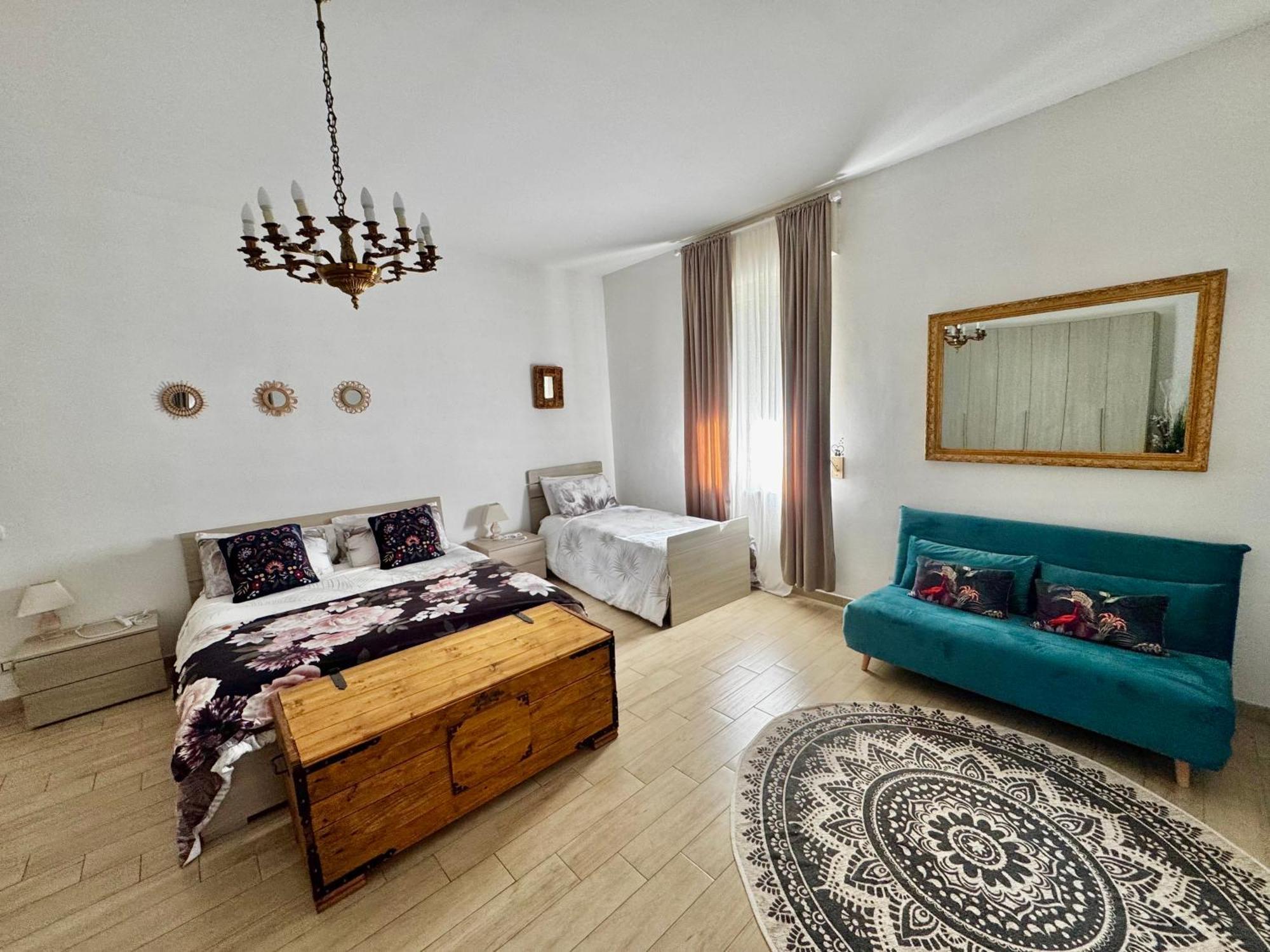 Apartamento La Casa Di Sarah Aspetta Voi Nápoles Exterior foto